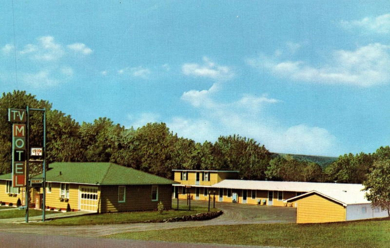 Tonys TV Motel - Vintage Postcard